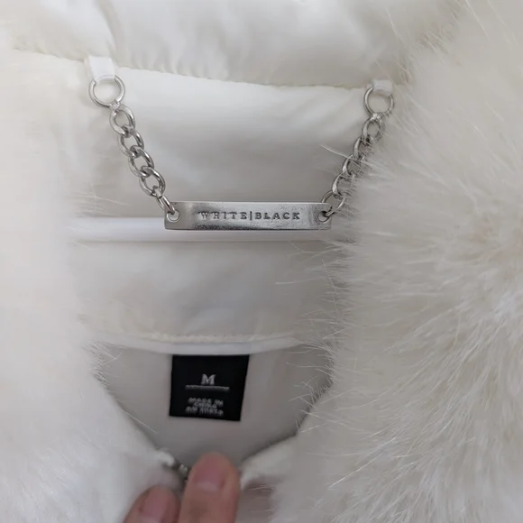 White House Black Market Women's White Faux Fur Vest - Picture 3 of 8